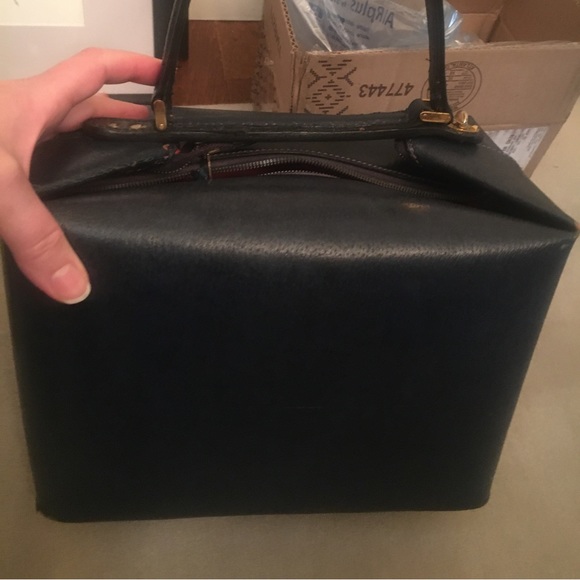 Vintage Gucci Train Case or Cosmetic Bag in Navy Leather in FVC - Picture 2 of 12